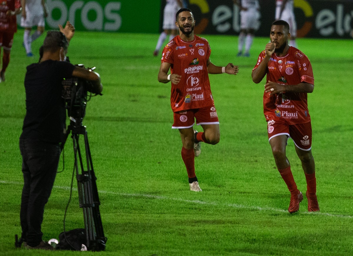 Dia das Bruxas: veja travessuras sofridas por Flamengo, São Paulo, Vasco e Santos, na Copa do Brasil