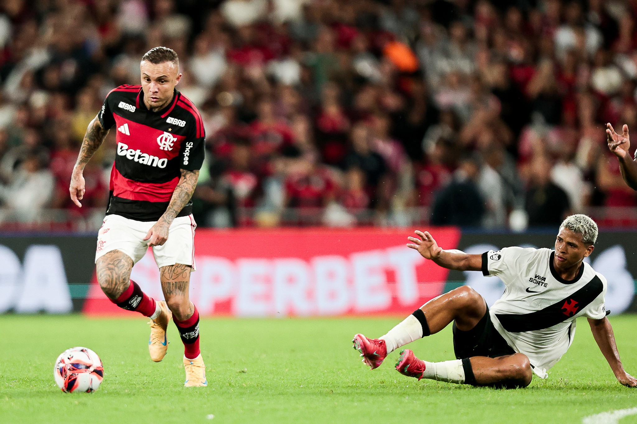 Em grande fase! Cebolinha inicia 2026 em alta, mas futuro no Flamengo pode estar em perigo