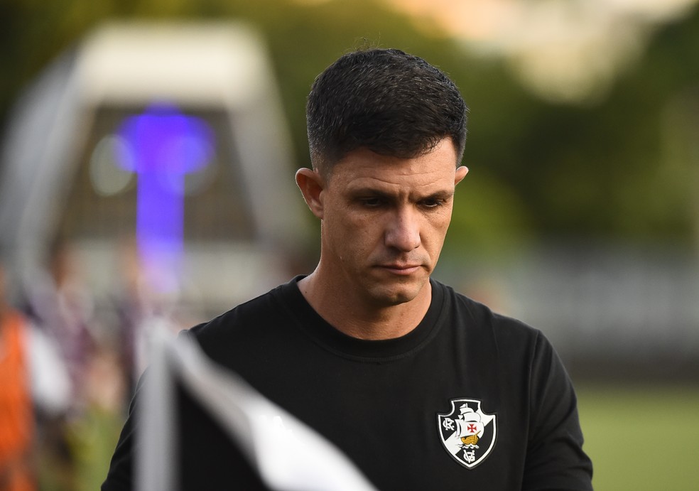 Maurício Barbieri no jogo contra o Santos — Foto: Andre Durão