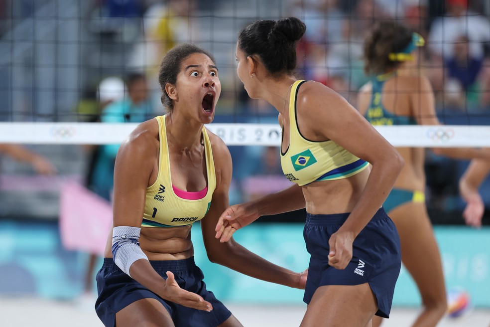 Ana Patricia e Duda na semifinal Paris 2024 — Foto: Lars Baron/Getty Images