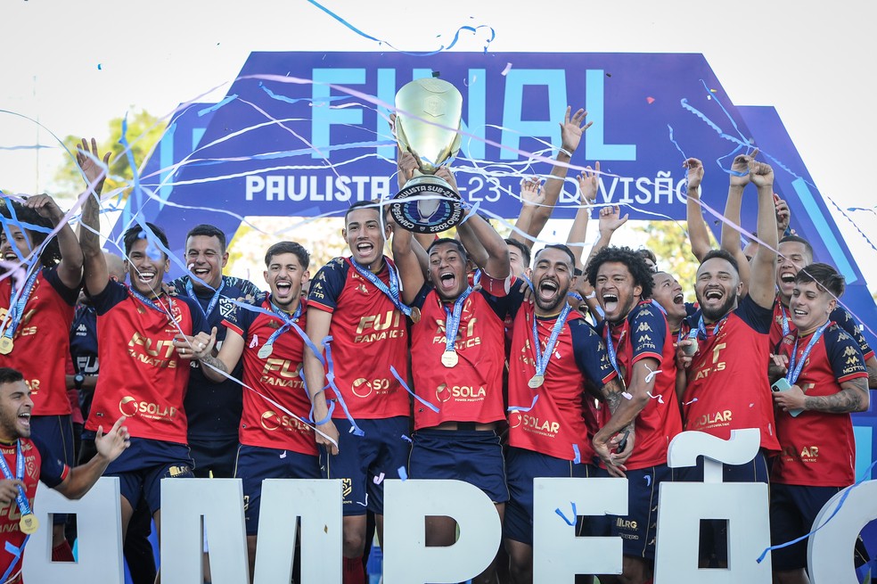 Última Divisão - O Red Bull Brasil foi rebaixado pra Série A3 do Campeonato  Paulista. É aquele primeiro time que a Red Bull criou no Brasil. Chegou a  subir pra elite estadual