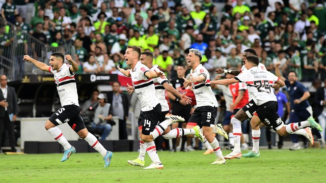 Jogadores do São Paulo comemoram título da Supercopa