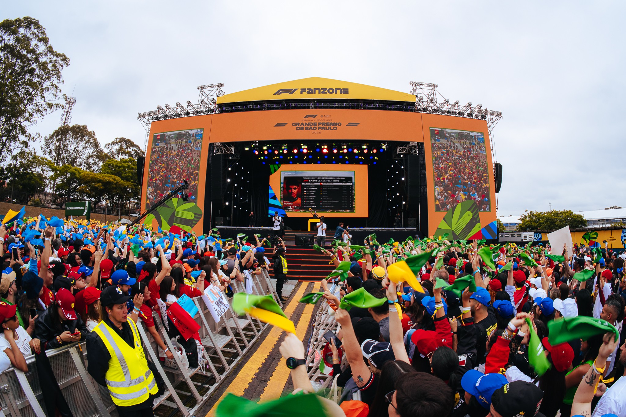 Fanzone do GP de São Paulo 2026 vai ter shows de IZA e Matuê