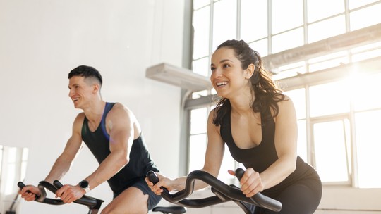 Tenho pouco tempo na academia: o que fazer no treino?