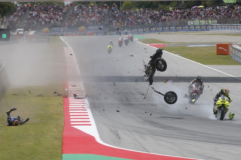 Álex Márquez sofre grave acidente no GP da Catalunha de MotoGP — Foto: Gold & Goose Photography/Getty Images
