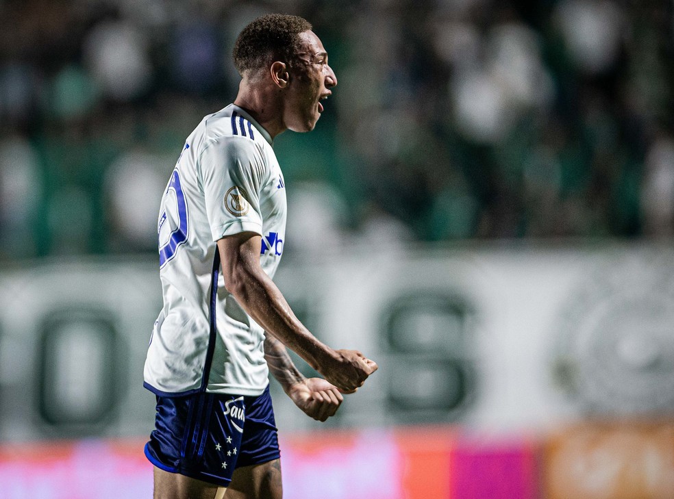 Robert comemora gol decisivo na vitória do Cruzeiro sobre o Goiás — Foto: Staff Images/Cruzeiro