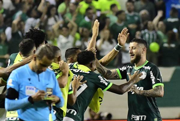 Palmeiras figura em lista da IFFHS de melhores times do futebol feminino;  atletas do Corinthians ironizam