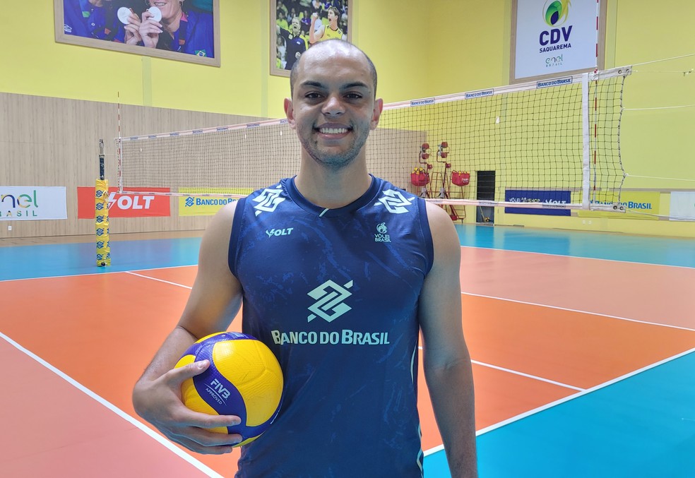 "Xará" de Jimi Hendrix, jogador da seleção de vôlei é pagodeiro e cantor nas horas vagas