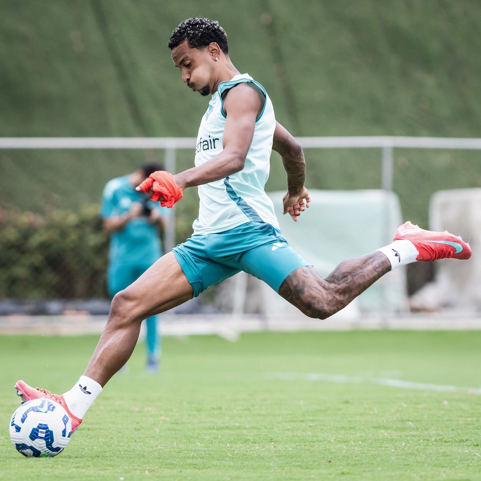 Matheus Pereira em treino do Cruzeiro — Foto: Gustavo Aleixo/Cruzeiro