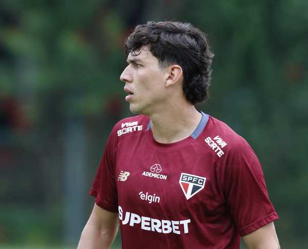 Ferraresi não convence e zagueiro inicia temporada na lateral direita em São Paulo