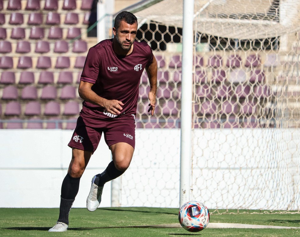 Ronaldo Alves, zagueiro da Ferroviária, fica para disputar Série A2 pelo clube — Foto: Tiago Pavini/Ferroviária SAF