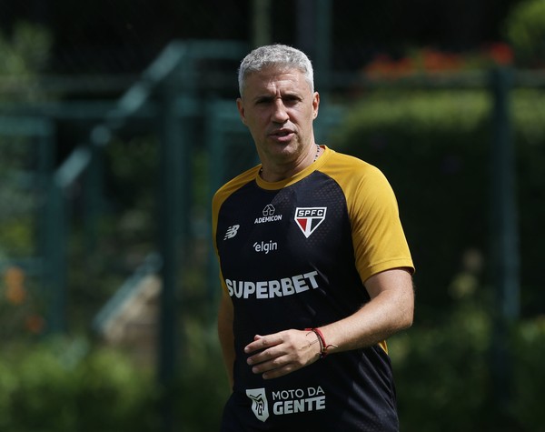 Provável escalação! São Paulo termina preparação e Crespo define titulares!