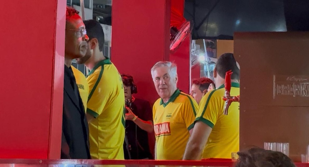 Ancelotti no Carnaval de Salvador — Foto: Theo Fernandes / ge