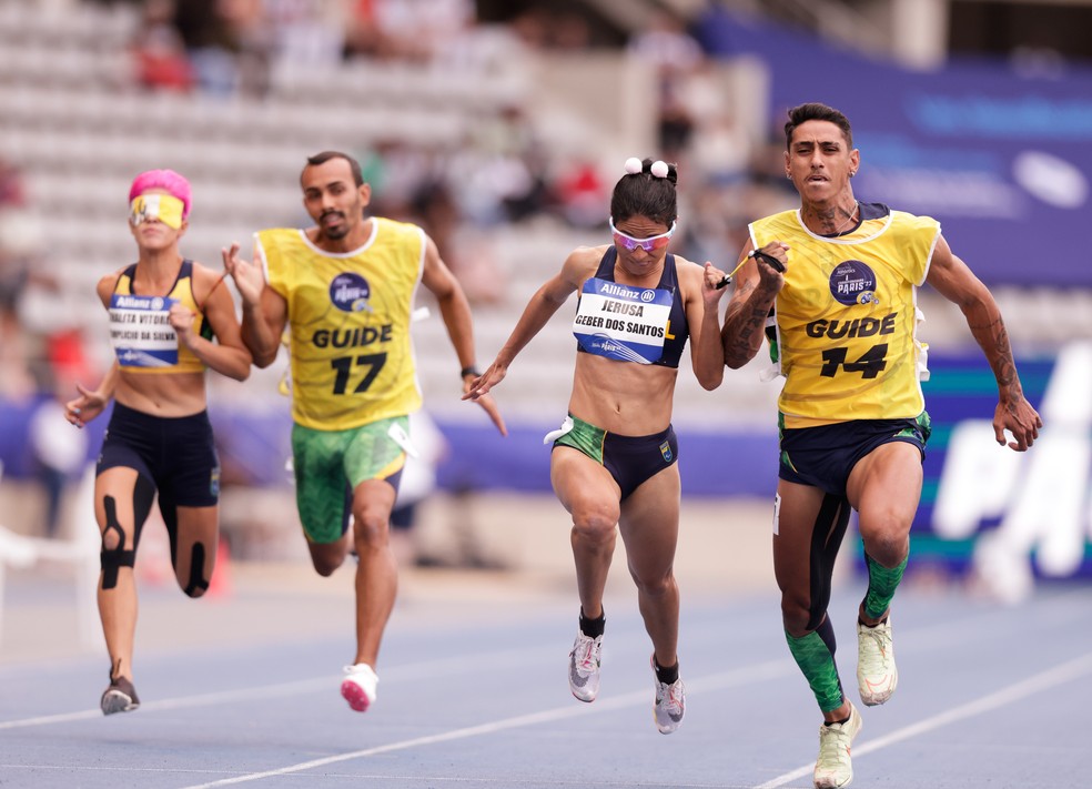 Jerusa campeã mundial dos 100m — Foto: Ale Cabral/CPB