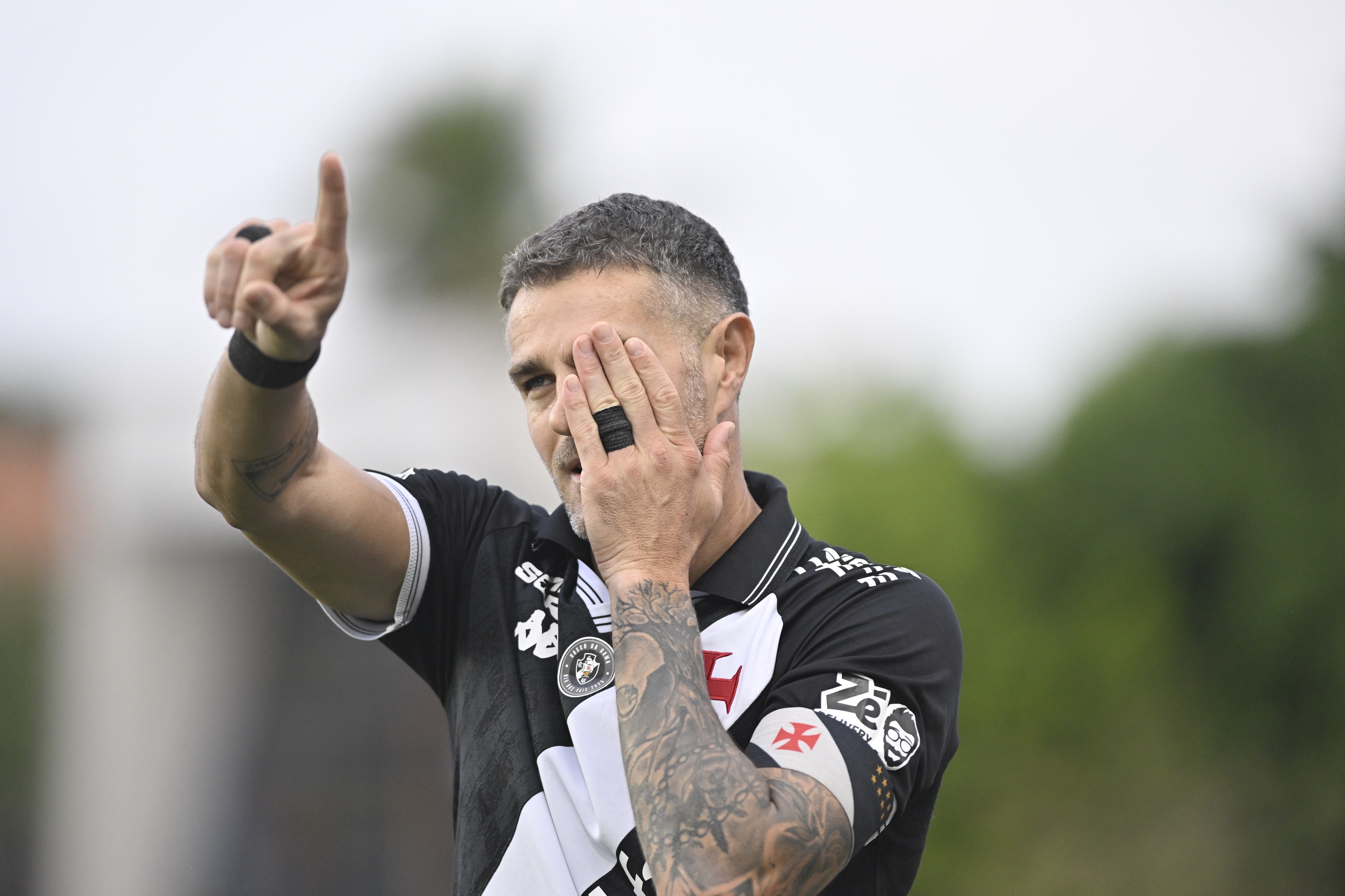 Vegetti alcança dez gols no Brasileiro pelo terceiro ano seguido no Vasco e repete feito de Dinamite