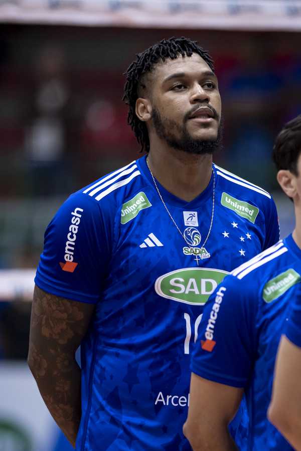 Central do Cruzeiro: Cledenilson sofre lesão grave e corre risco de desfalcar temporada.