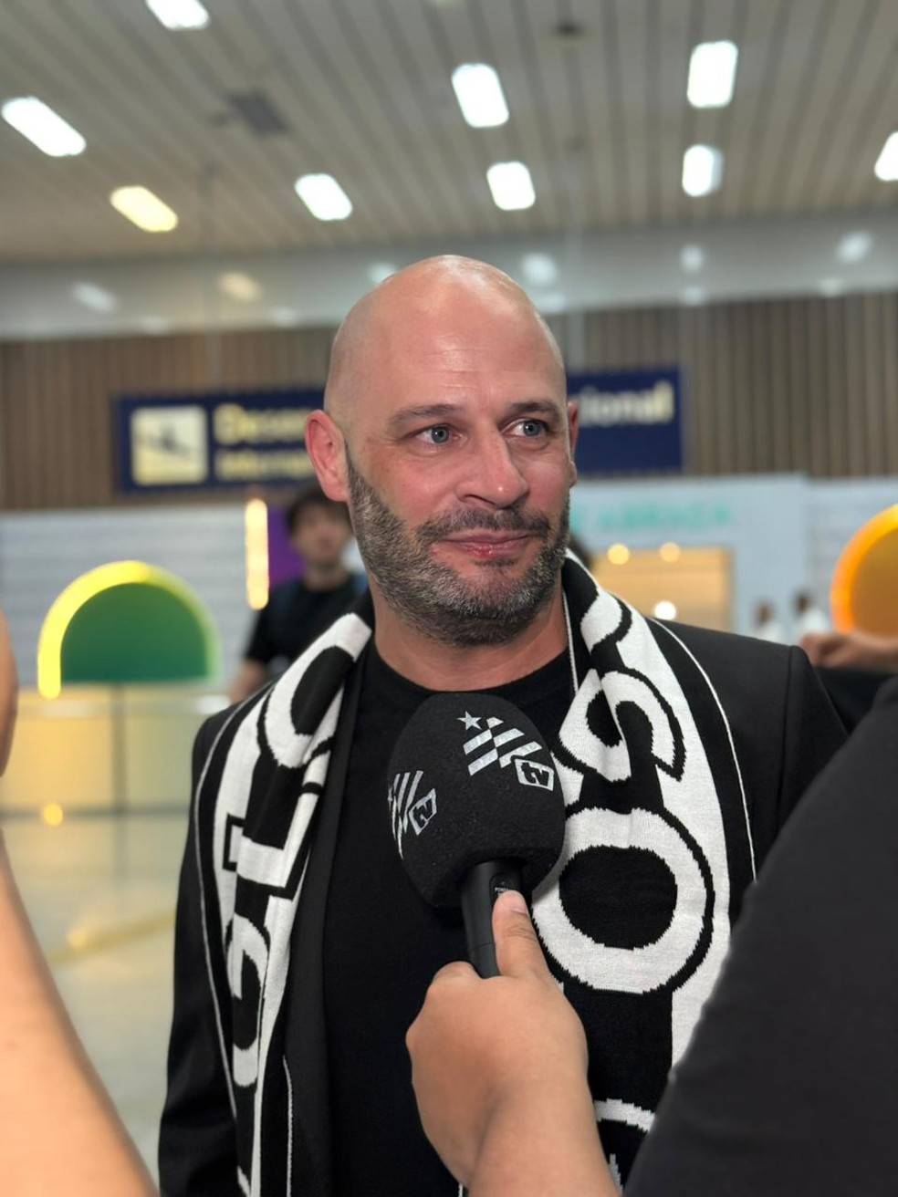 Franclim Carvalho chega ao Rio de Janeiro para assumir o Botafogo � Foto: B�rbara Mendon�a / ge