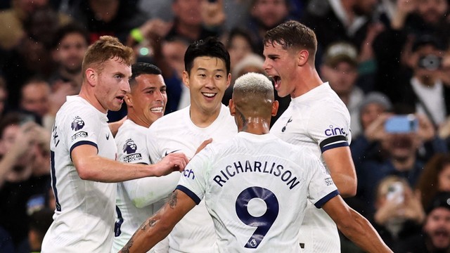 Tottenham vence Crystal Palace e segue líder da Premier League