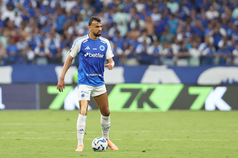 Fabrício Bruno em Cruzeiro x Fluminense — Foto: Gilson Lobo/AGIF