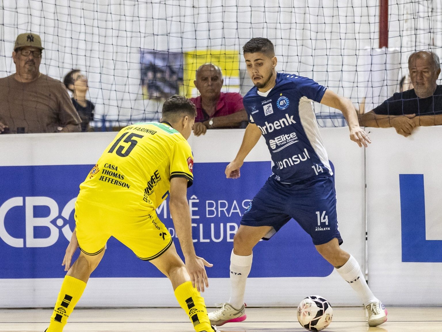 Praia Clube amarga maior jejum de vitórias em três temporadas no futsal nacional