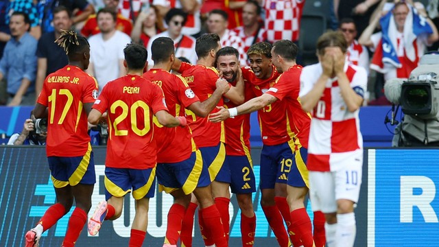 Modric desolado após gol de Carvajal, terceiro da Espanha contra a Croácia