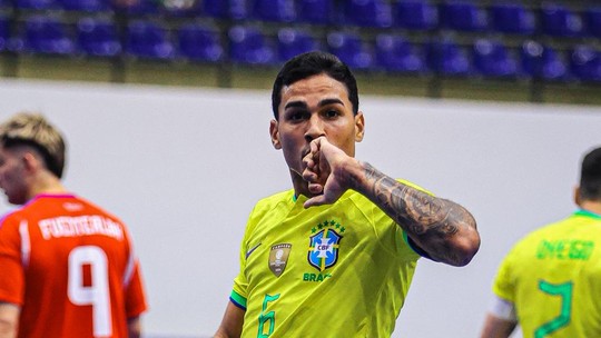 Brasil vence Chile com reserva decisivo e fica perto da semi na Copa América de futsal