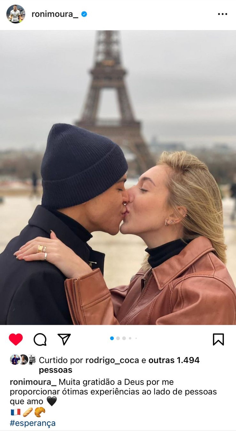 Roni, do Corinthians, com a esposa em Paris — Foto: Reprodução