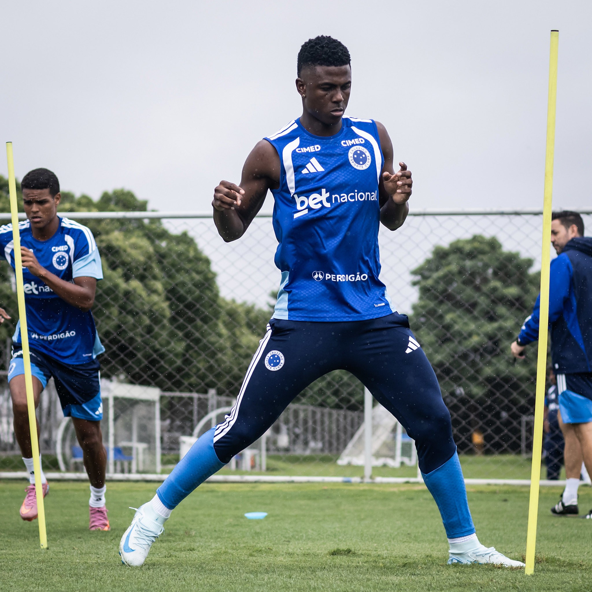 Villarreal adia estreia no Cruzeiro devido a edema na coxa esquerda