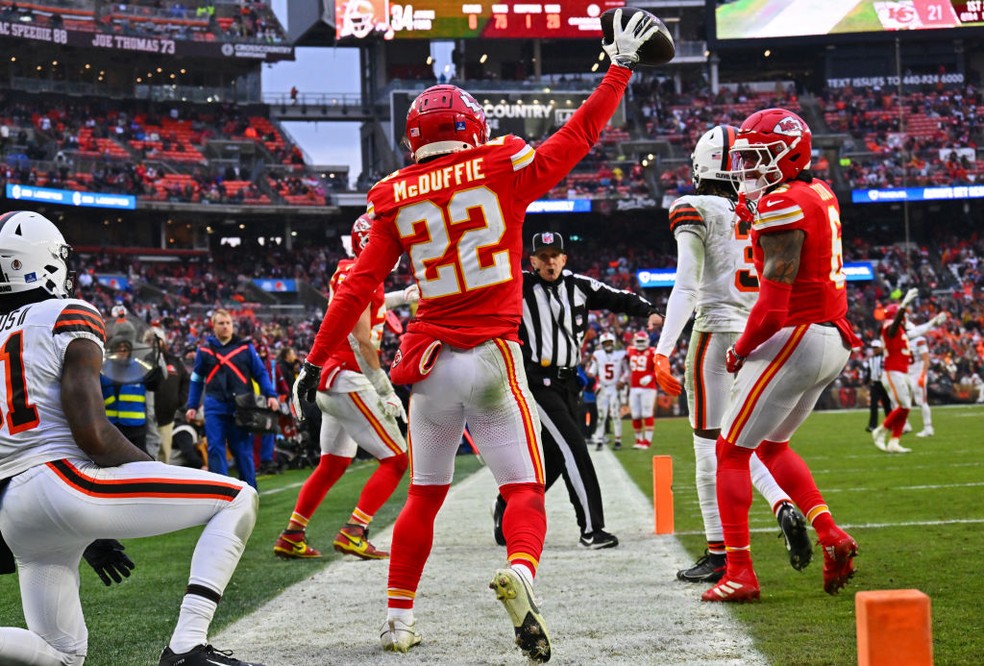 Trent McDuffie (22) é um dos jogadores que os Chiefs selecionaram no draft para substituir astros que deixaram o time — Foto: Jason Miller/Getty Images