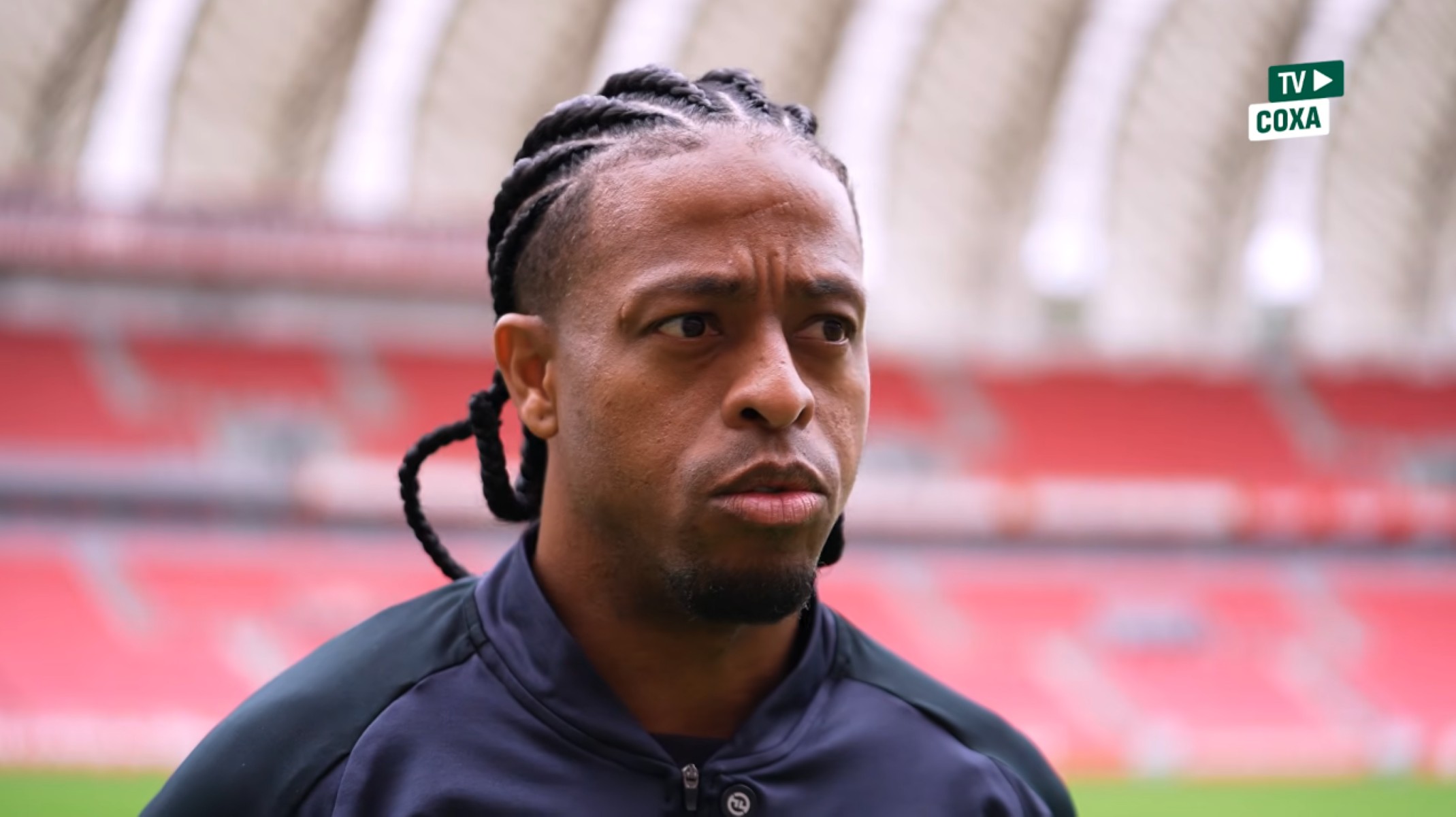 Keno volta a jogar pelo Coritiba após três meses de lesão e mira retomada de ritmo