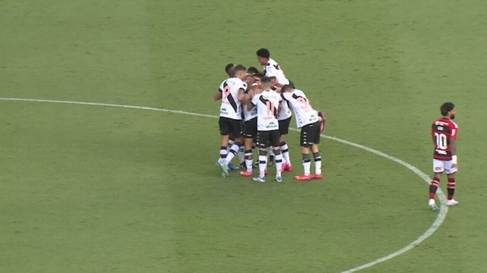 Jogadores do Flamengo lamentam derrota, mas elogiam jogo