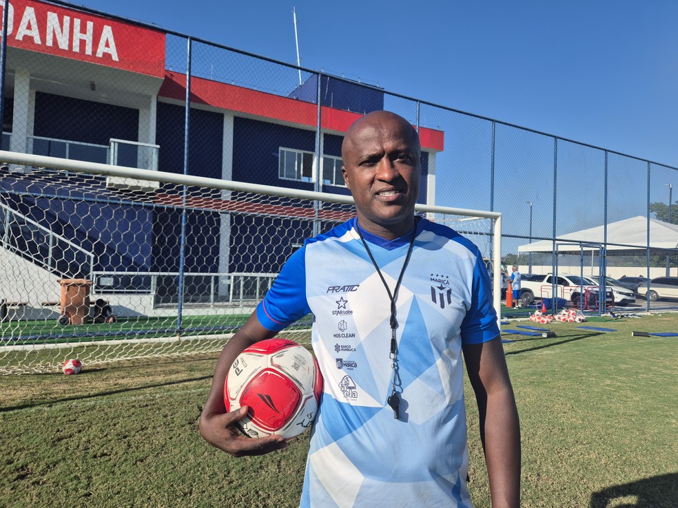 Ex-Flamengo e São Paulo, Reinaldo é o treinador do Maricá — Foto: Ronald Lincoln/ge