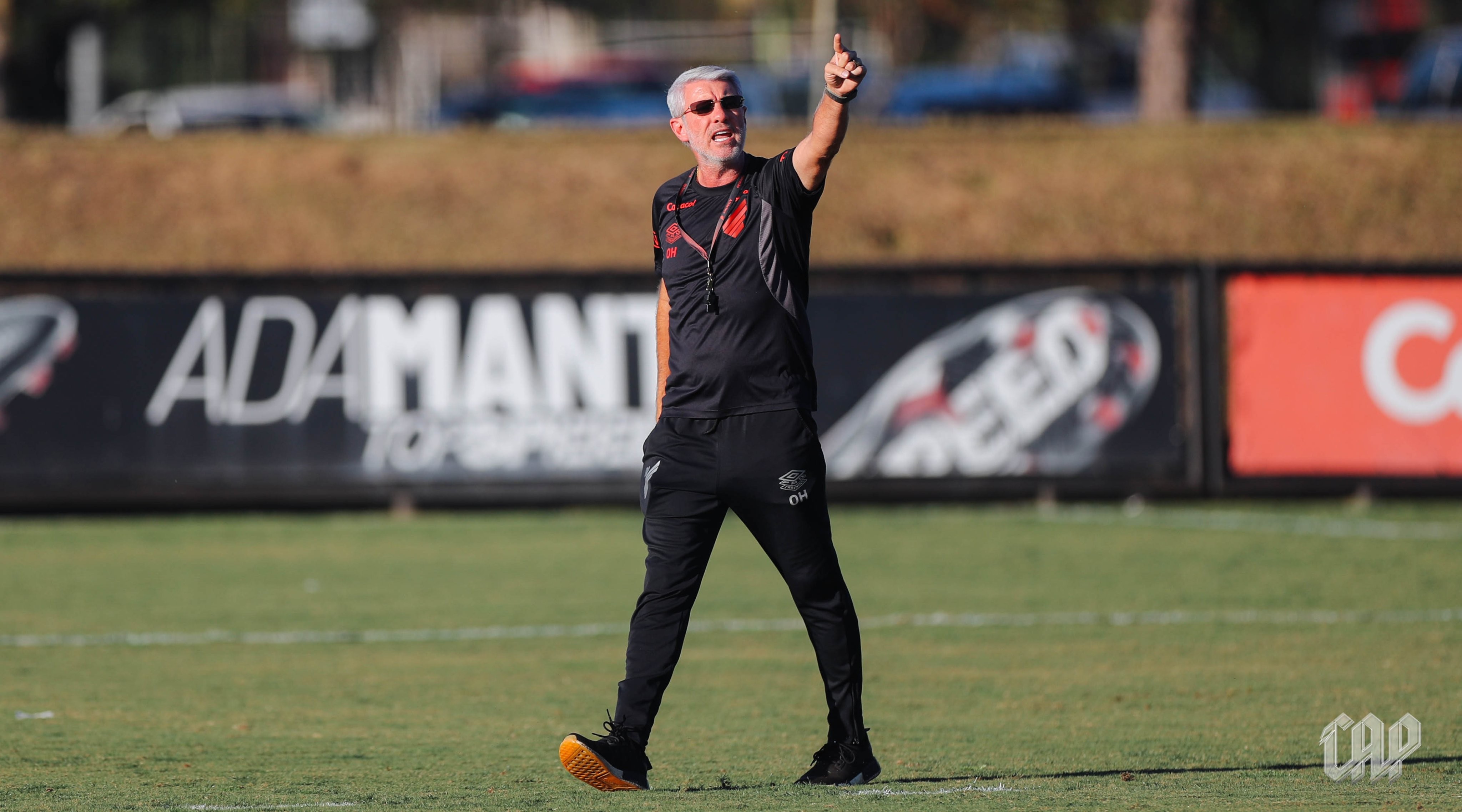 Odair aprova nível de amistosos do Athletico: "Importante para ter uma fotografia real"
