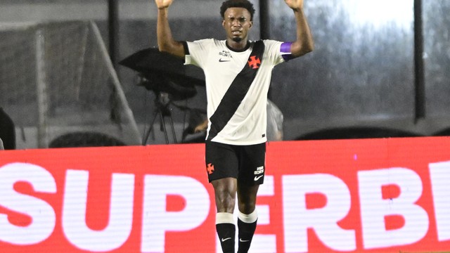 Thiago Mendes comemora gol do Vasco contra o Palmeiras