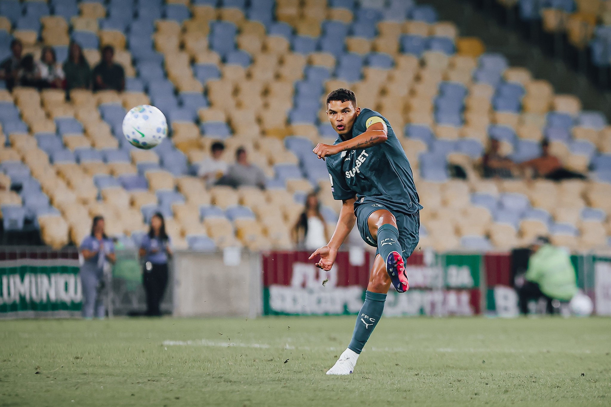Thiago Silva e Freytes continuam como desfalques do Fluminense contra o Vasco; veja prazo de recuperação
