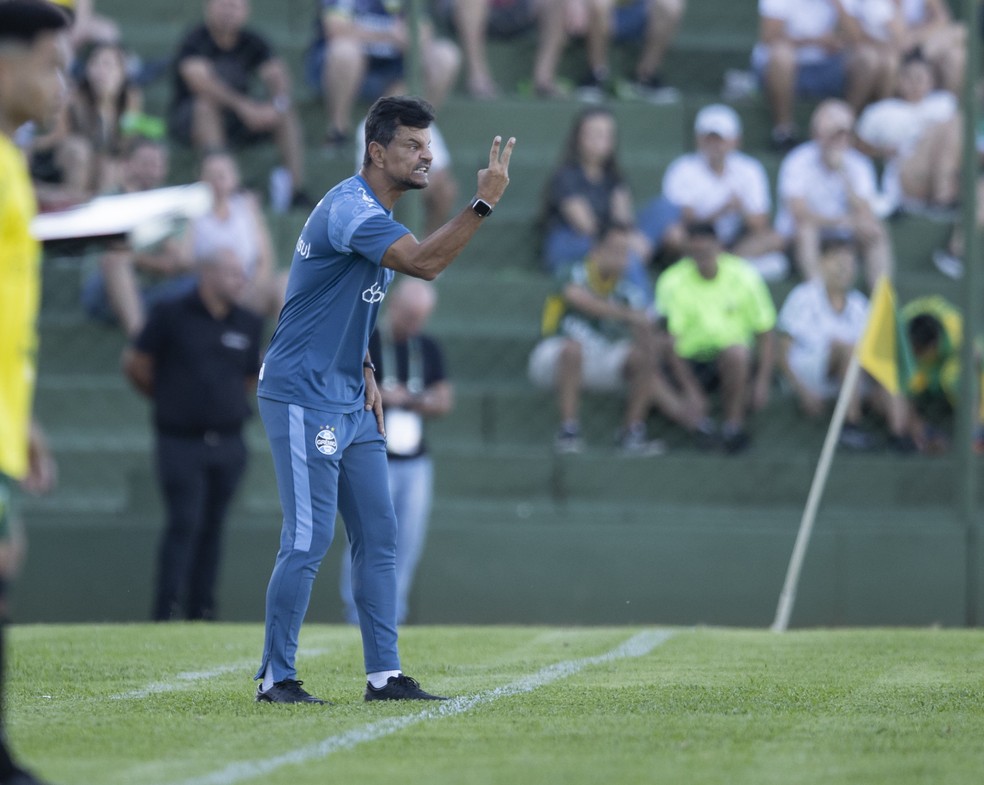 Alexandre Mendes, auxiliar do Grêmio — Foto:  Liamara Polli/Grêmio