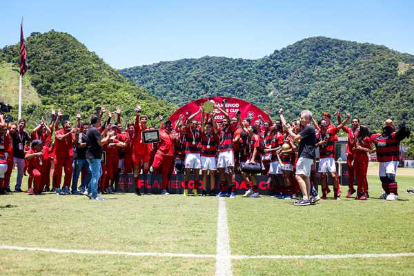 Flamengo vence o São Paulo e é bicampeão da Adidas Cup