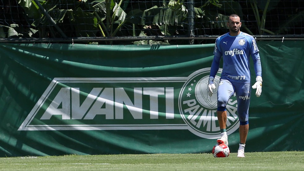 Weverton durante atividade do Palmeiras na Academia de Futebol — Foto: Cesar Greco