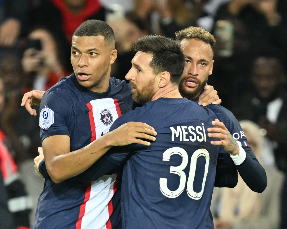 Trio com Mbappé, Messi e Neymar chamou a atenção, mas não conseguiu a Champions — Foto: Getty Images