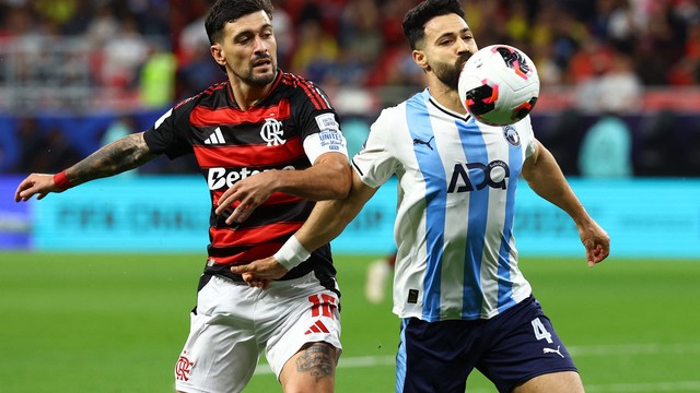 Arrascaeta e Ahmed Samy em Flamengo x Pyramids