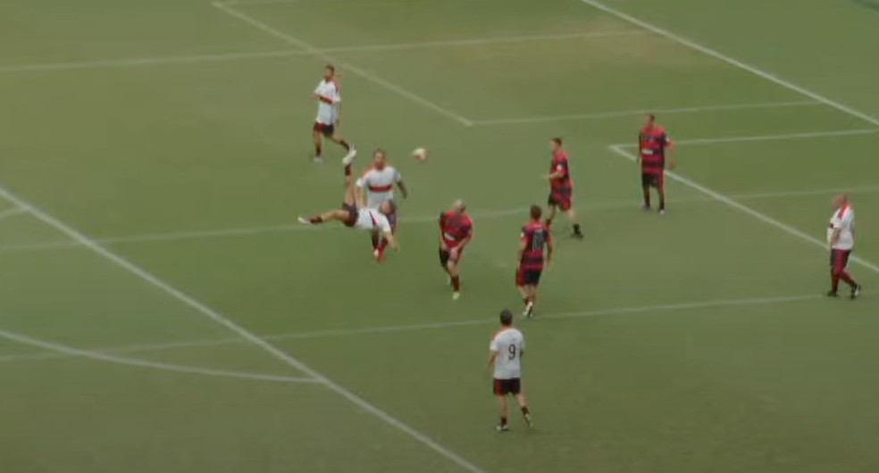 Gol de bicicleta de Diego Ribas pelo Flamengo Stars