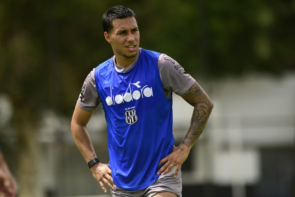 Rodrigo Saravia deixou a Ponte — Ponte perde jogadores