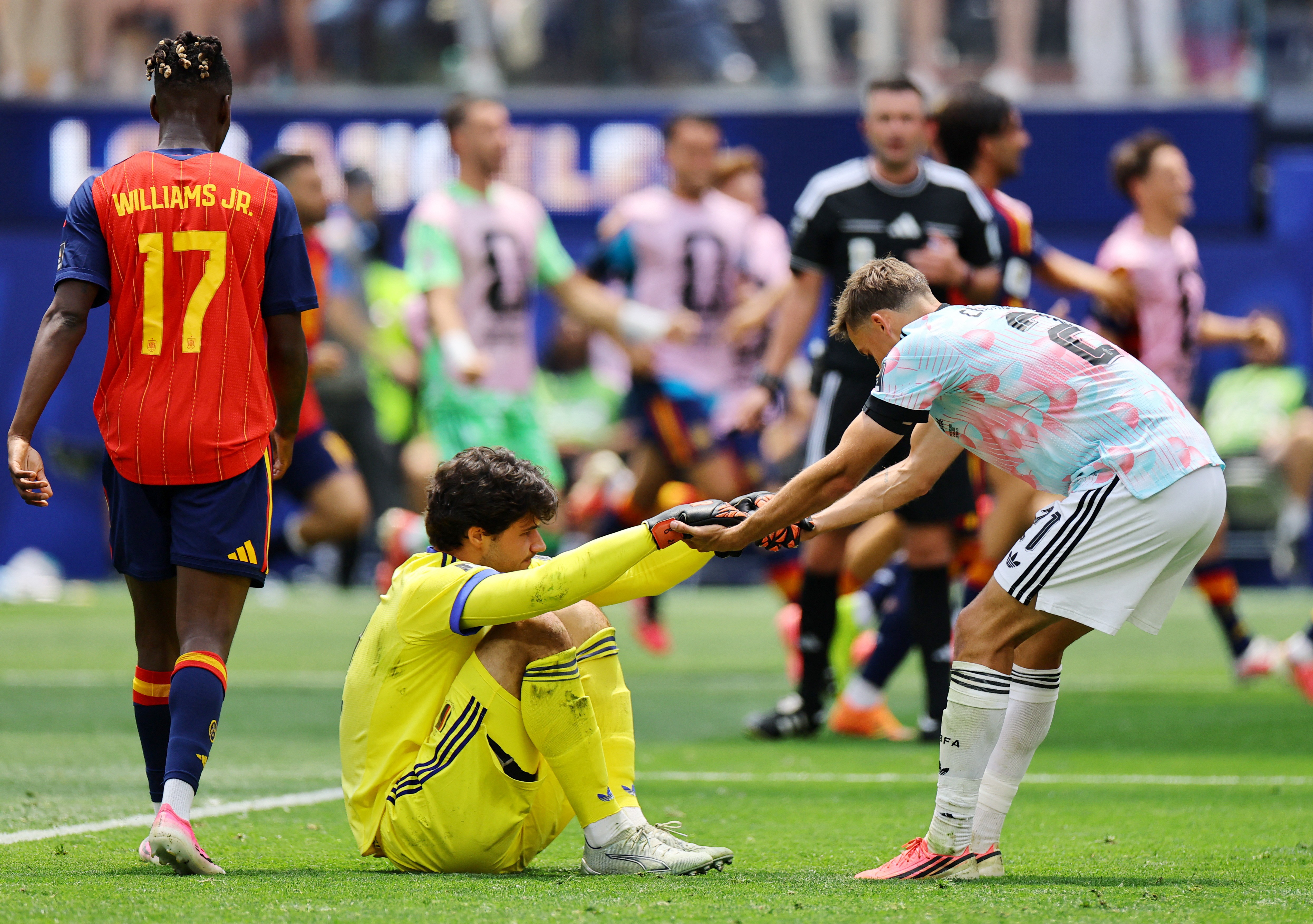Quem é o goleiro que substituiu Courtois e falhou na eliminação da Bélgica na Copa do Mundo