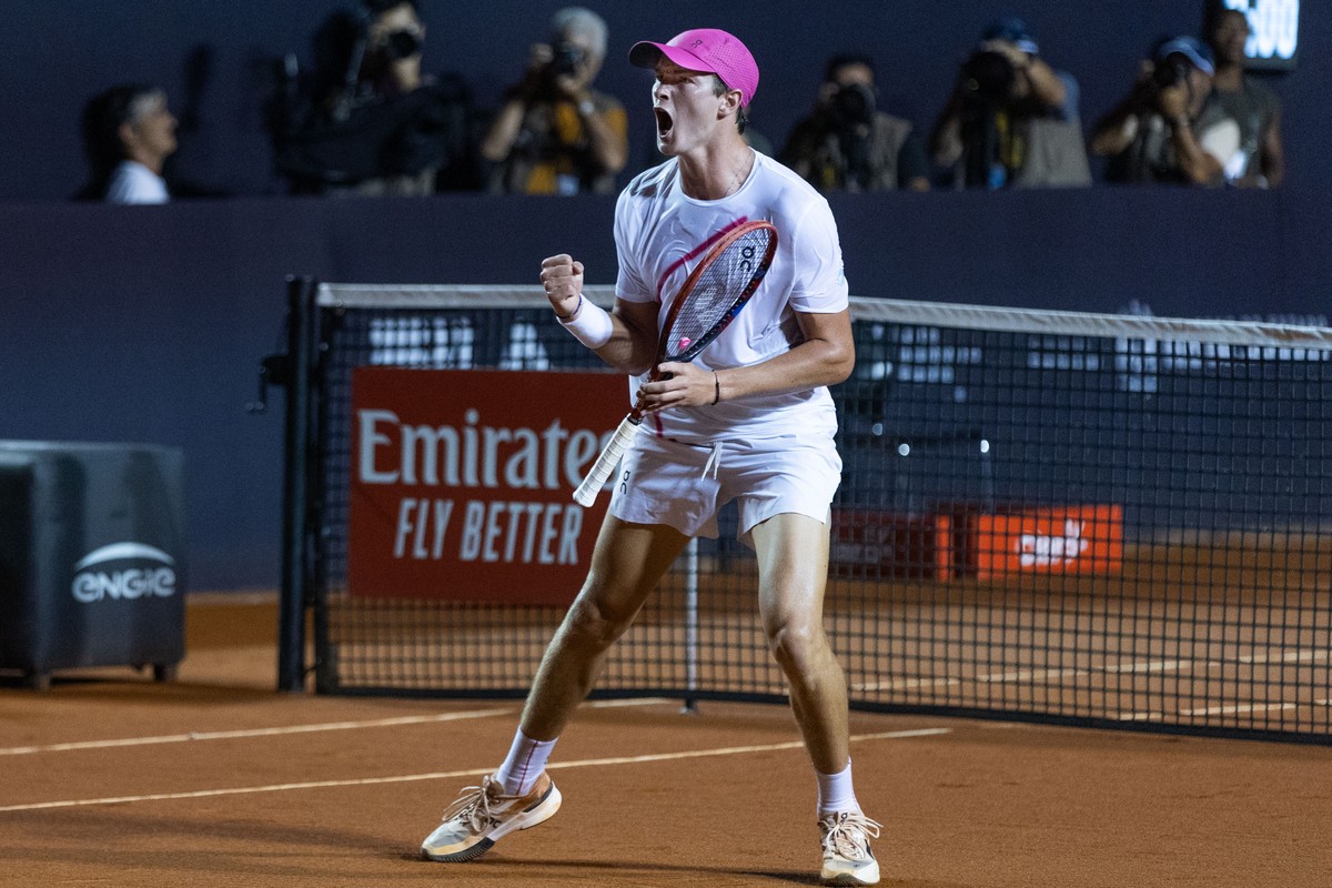 João Fonseca vence Garin e vai às quartas de final no Rio Open