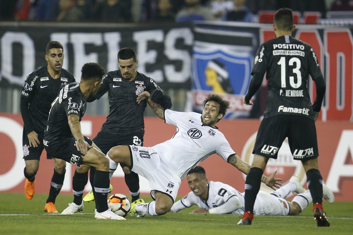 Atuações: Gabriel prejudica Corinthians com expulsão, e só Cássio se ...