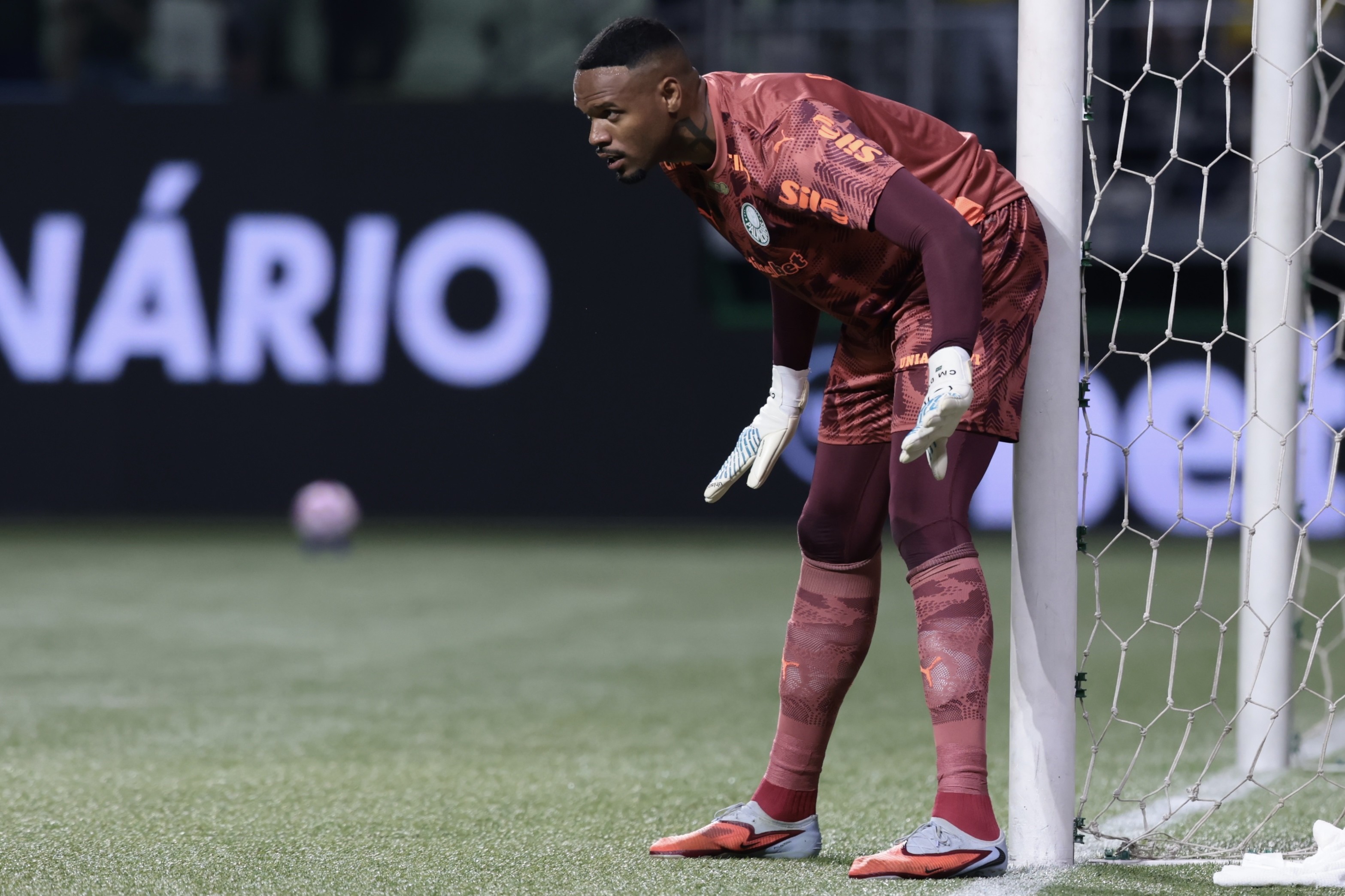 Palmeiras em noite apagada: Carlos Miguel brilha, mas ataque decepciona em duelo decisivo