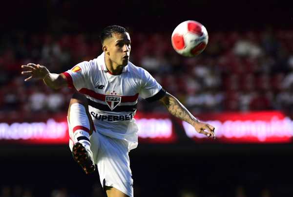 Igor Vinicius sente dores na coxa e é substituído em jogo do São Paulo