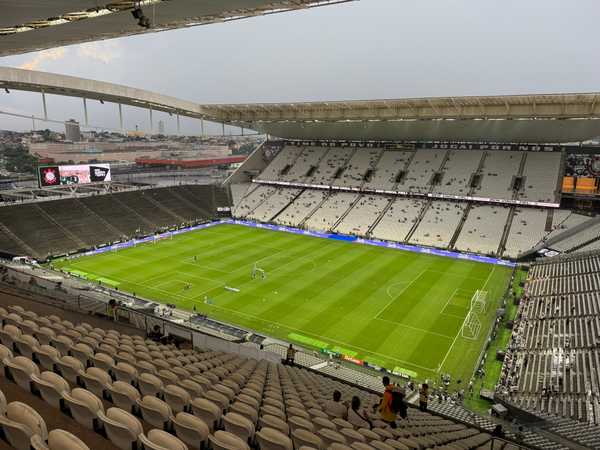 Recusa do Corinthians em ceder Neo Química Arena ao Santos após rejeição.