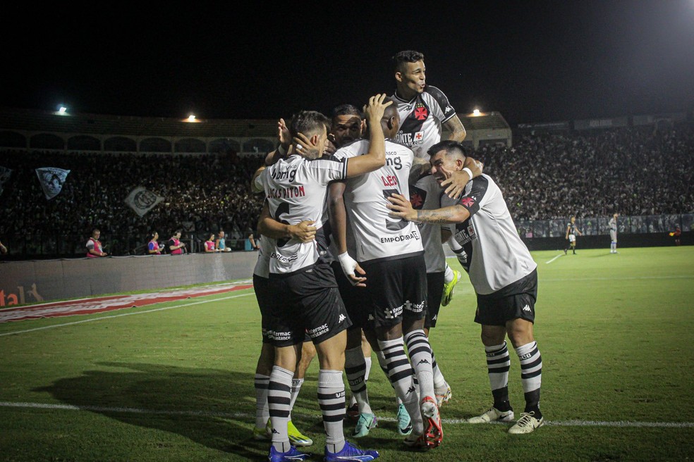 Vasco ap�s segundo gol contra a �gua Santa � Foto: Matheus Lima/Vasco