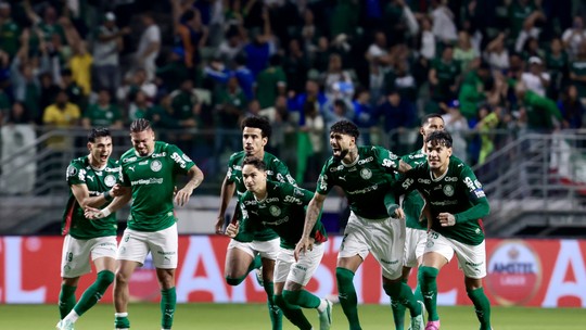 Paulinho termina jogo mancando e preocupa Abel no Palmeiras: "Tenho fé que não seja nada"